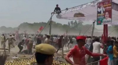 अखिलेश यादव की रैली में मची भगदड़, एक-दूसरे के ऊपर गिरे सपा कार्यकर्ता