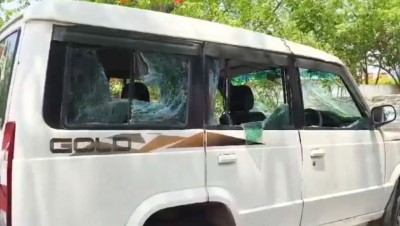 महाराष्ट्र में तहसीलदार पर हुआ जानलेवा हमला, रॉड से जीप में की तोड़-फोड़