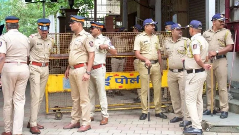 'ताज होटल और एयरपोर्ट पर रखा है बम', धमकी भरा कॉल आते ही पुलिस महकमे में मचा हड़कंप