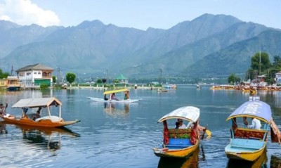 महज 5 महीने में 12 लाख पर्यटक ! कश्मीर में टूरिस्ट्स की संख्या ने बनाया रिकॉर्ड, विदेशों से भी खूब आ रहे लोग