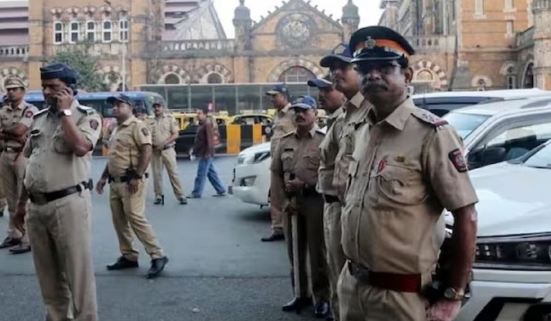 'पुलिस स्टेशन जा रही हूं सुकून खो गया है मेरा', लड़की के ट्वीट पर मुंबई पुलिस ने किया मजेदार रिप्लाई