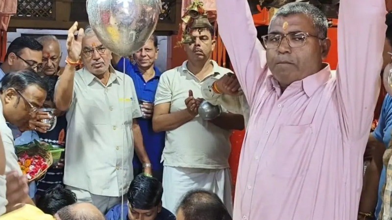 'तौबा करो, कलमा पढ़ो..', शिव मंदिर गए सपा नेता नसीम सोलंकी के खिलाफ फतवा जारी