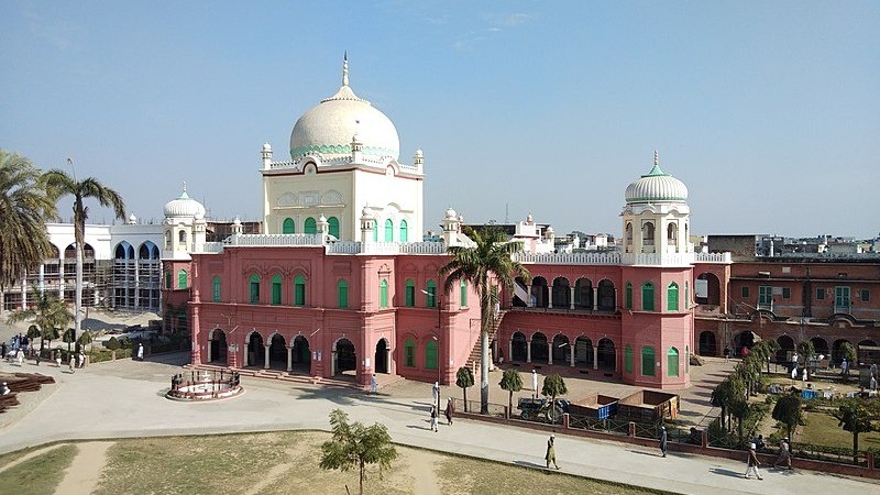 अब दारूल-उलूम में एंट्री कर सकेंगी महिलाएं, हटा बैन, पर जुड़ी कुछ 'तालिबानी' शर्तें