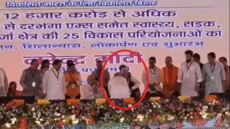 PM मोदी को देखते ही CM नीतीश ने किया कुछ ऐसा, वायरल हो गया VIDEO