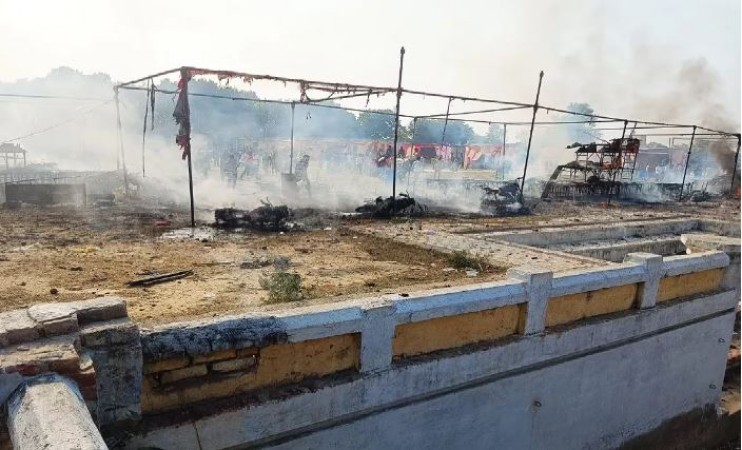 दिवाली पर पसर गया मातम, यूपी के पटाखों की दुकान में लगी आग कई हुए घायल