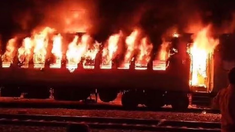 छठ पर्व के चलाई जा रही स्पेशल ट्रेन में लगी भयंकर आग, ऐसे बची 500 यात्रियों की जान