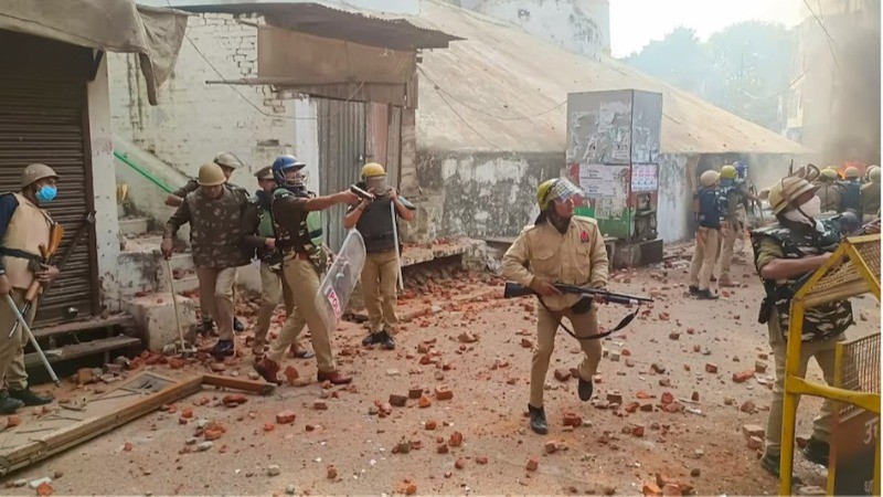 संभल विवाद: मुस्लिम पक्ष की याचिका पर SC में ताबड़तोड़ सुनवाई, निचली अदालत को रोका..!`