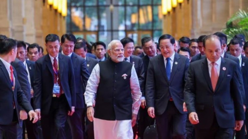 East Asia Summit में भारत का दबदबा, पीएम मोदी को सबसे पहले संबोधन का निमंत्रण