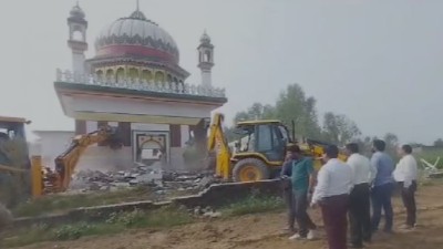 सिचाई विभाग की जमीन पर मज़ार का अवैध निर्माण..! हरिद्वार में गरजा बुलडोज़र