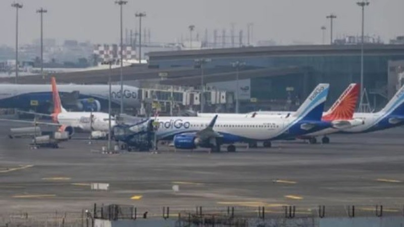 70+ विमानों को बम की धमकी, हटाए गए DGCA प्रमुख