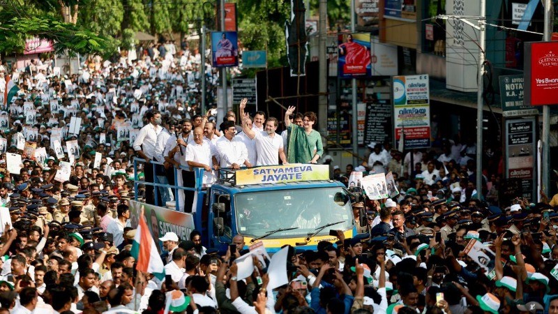 वायनाड में जुटा गांधी परिवार, प्रियंका के नामांकन में रॉबर्ट वाड्रा भी मौजूद, निकाला रोड-शो