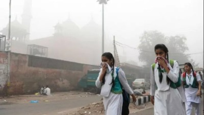 रोज़ मुफ्त की 6 सिगरेट पी रहे दिल्लीवासी! 'गैस-चैम्बर' बनी राष्ट्रीय राजधानी, सांस लेना दूभर