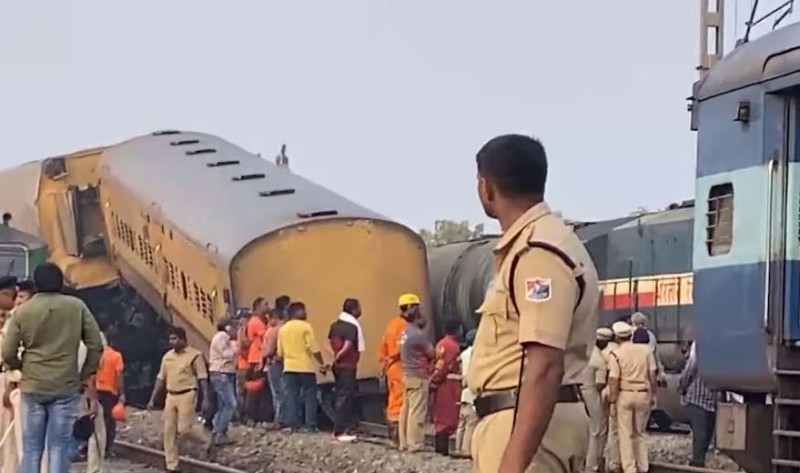 आंध्र प्रदेश रेल हादसे के चलते रेलवे ने उठाया बड़ा कदम, रद्द की ये 33 ट्रेनें