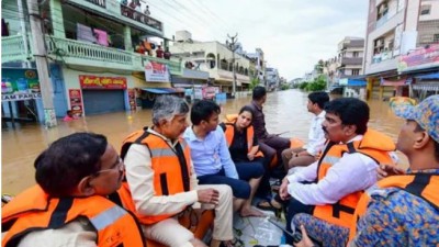 आंध्र-तेलंगाना में कहर बनकर बरसी बारिश, 27 की मौत, 100 से ज्यादा ट्रेनें रद्द