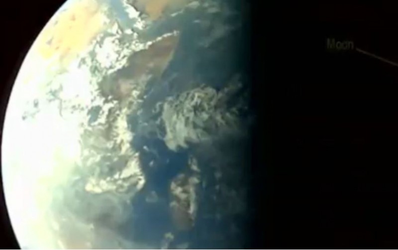 अंतरिक्ष में आदित्य-L1 की सेल्फी, एक साथ दिखे पृथ्वी और चंद्रमा