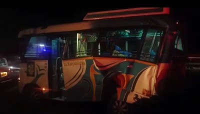 खड़ी हुई मिनी बस में जा घुसी तेज रफ़्तार ट्राली, 7 महिलाओं की कुचलकर मौत