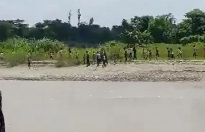बिहार: बागमती नदी में नाव पलटने से 33 छात्र डूबे, 17 को बचा लिया गया, 16 अब भी लापता