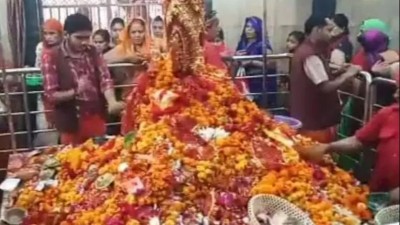 प्रयागराज के मंदिरों में बैन हुआ प्रसाद, अब इन चीजों से लगेगा भगवान को भोग