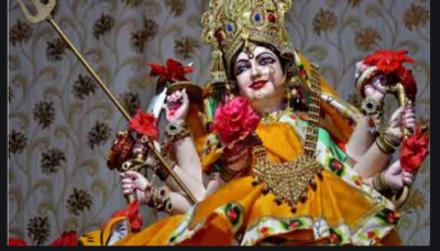 आज इन 2 आरतियों से करें माँ दुर्गा का पूजन, होंगी खुश