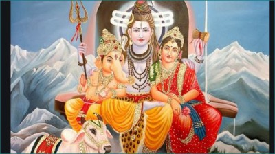 Perform this Aarti to please Lord Shiva and Goddess Parvati on Kajari Teej