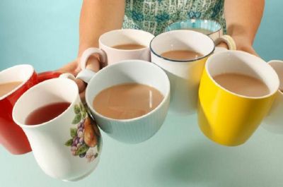 जिस व्यक्ति के घर दिख जाए चाय के ऐसे कप तो समझ लें की वह..