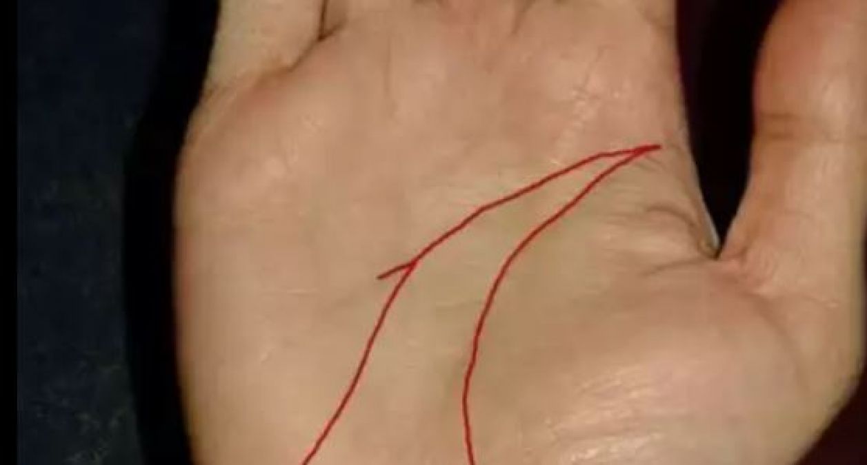 अगर बीच में टूट जाए हाथ की ये रेखा तो होता है अपशकुन