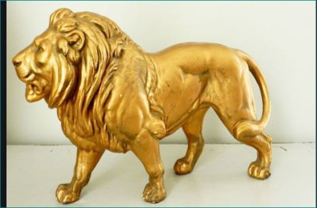 Keep Bronze lion in home to get financial benefits