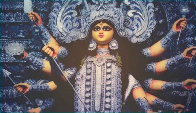नवरात्र में करें माँ दुर्गा की यह सबसे लोकप्रिय आरती