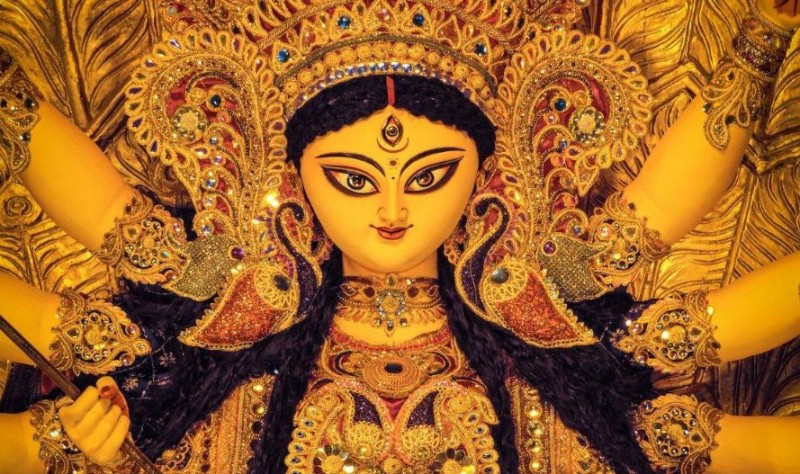 शारदीय नवरात्रि के 9 दिन पहने देवी माँ के पसंद के ये 9 रंग