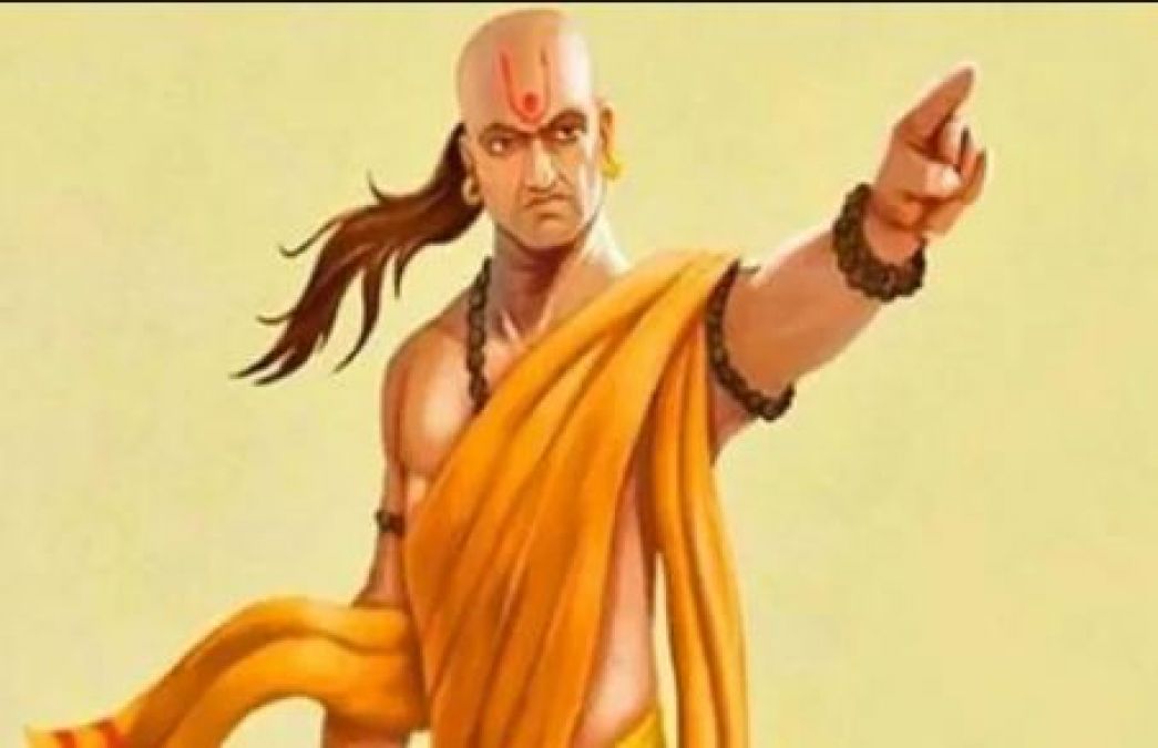 Chanakya Niti: Women gets attracted toward this kind of man