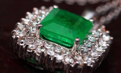Emerald stone is beneficial for these zodiacs, Know here