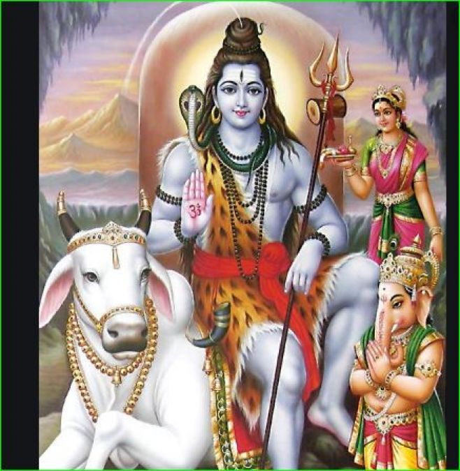 Make Lord shiva happy with this aarti on Monday