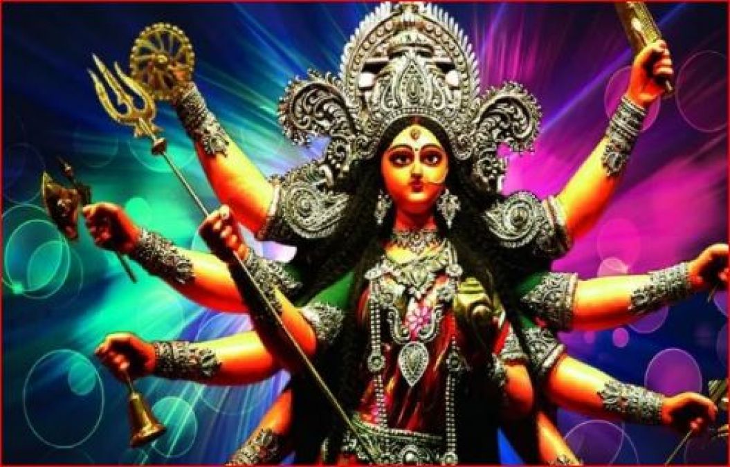 Get blessing of Godess Durga by reading 'Durga Chalisa'