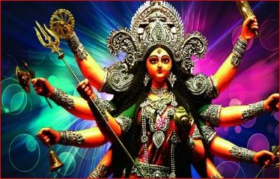 नवरात्री में सुबह-शाम करें दुर्गा चालीसा का पाठ, हो जाएंगे धन्य