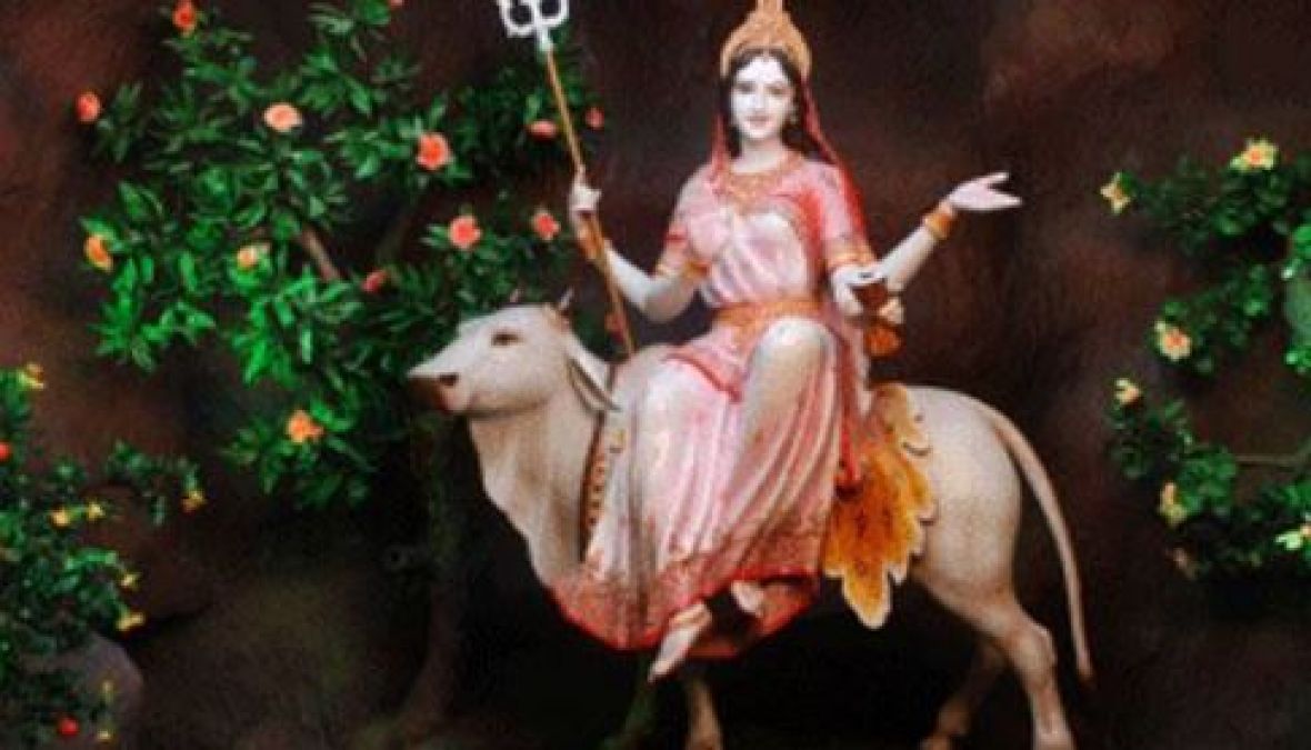 आज है नवरात्रि का आठवां दिन, जरूर पढ़े माँ महागौरी की यह कथा