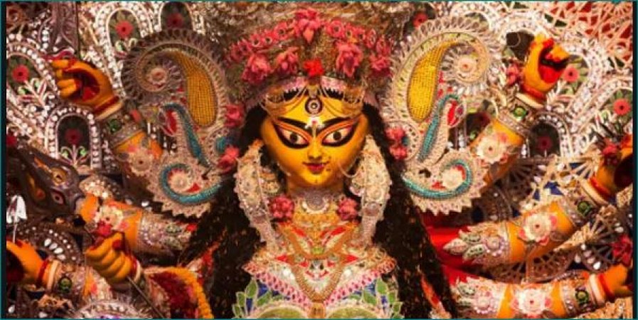 इन दो आरतियों के बिना सफल नहीं होती नवरात्रि की पूजा