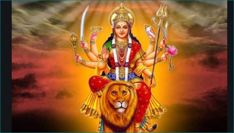 नवरात्रि से पहले यहाँ जानिए 9 दुर्गा के बीज मंत्र, हर दिन करें जाप