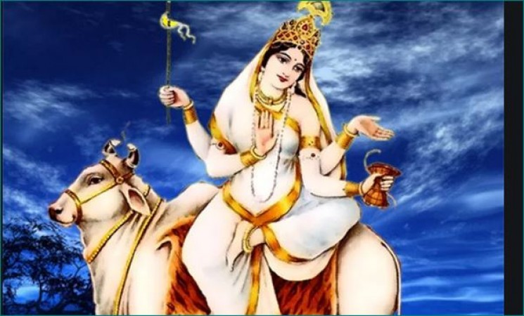 नवरात्रि के पहले दिन होगी माँ शैलपुत्री की पूजा, जानिए कथा और स्वरूप