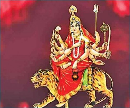 Today is the third day of Navratri, worship mother Chandraghanta in this way