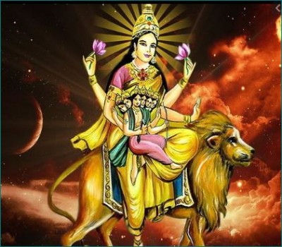 नवरात्रि के पाचंवे दिन इस आरती और मंत्र से करें माँ स्कंदमाता को खुश