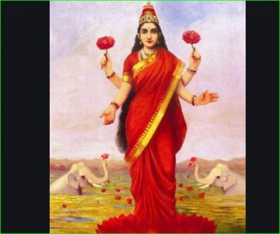 Chant these 12 names of Maa Lakshmi on Diwali