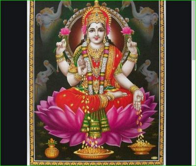 Keep this in mind while purchasing the picture of Goddess Lakshmi