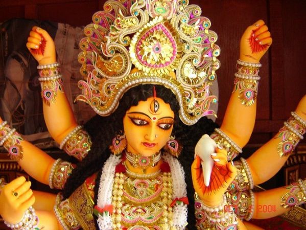 नवरात्र में 'अम्बे तू है जगदम्बे काली' आरती से करें माँ को खुश