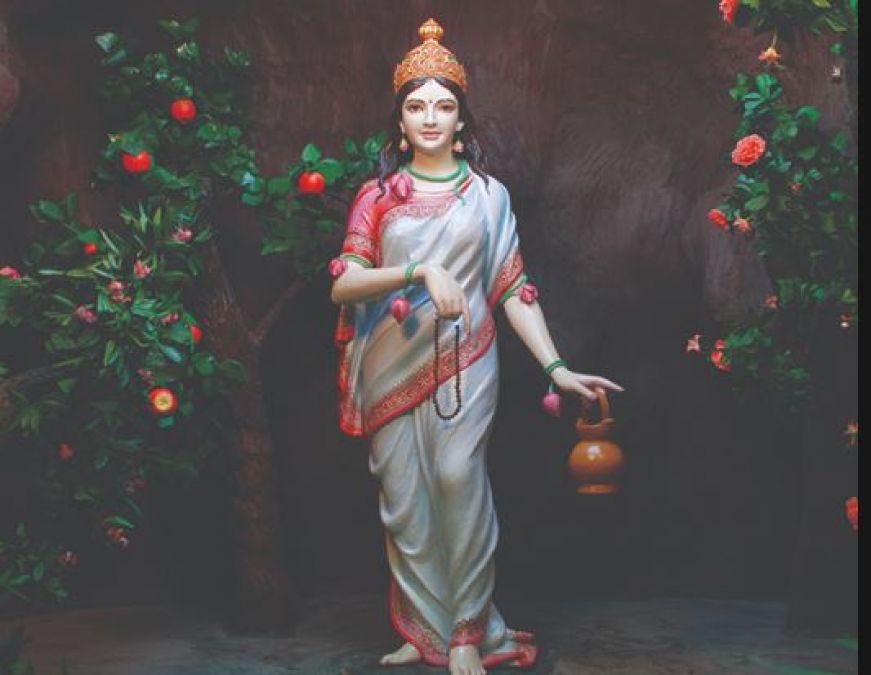 नवरात्रि का दूसरा दिन: इस विधि से करने मां ब्रह्मचारिणी की पूजा और ये लगाए भोग