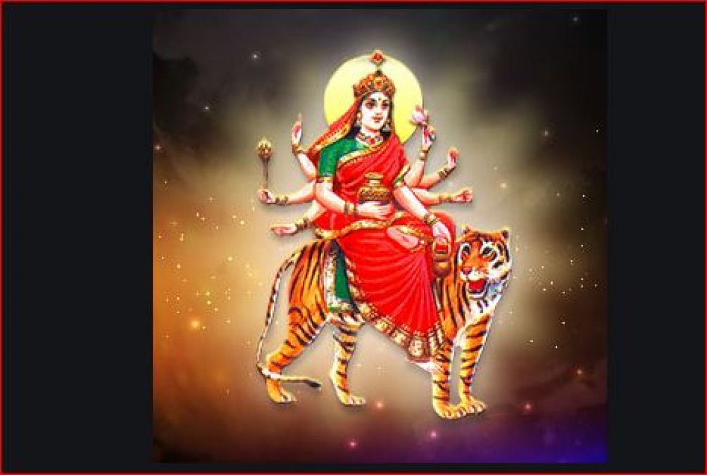 देवी चंद्रघंटा को खुश करने के लिए करें इस मन्त्र और आरती का जाप