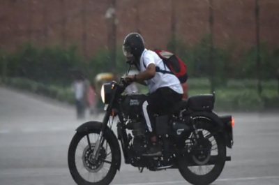 मुंबई में महिला पर थूक कर भागा बाइक सवार, मामला दर्ज