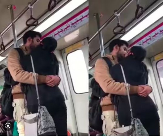 After bikini girl, now kissing couple appeared in Delhi Metro