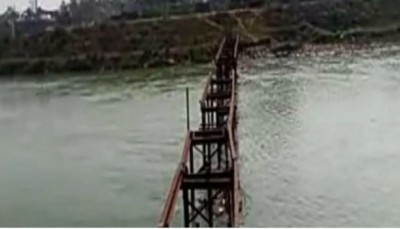 Miscreants openly stole a 60-foot-long iron bridge by becoming an officer, everyone surprised