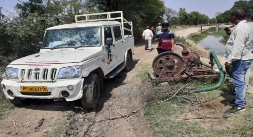 अवैध रूप से विद्युत का उपयोग करने वालो पर हुई कार्यवाही, विद्युत टीम पर ग्रामीणों का हमला