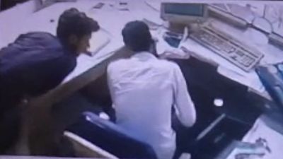 झारखंड: रेलवे टिकट बुकिंग काउंटर से लाखों रुपए लेकर रफूचक्कर हुआ क्लर्क, हैरत में पुलिस